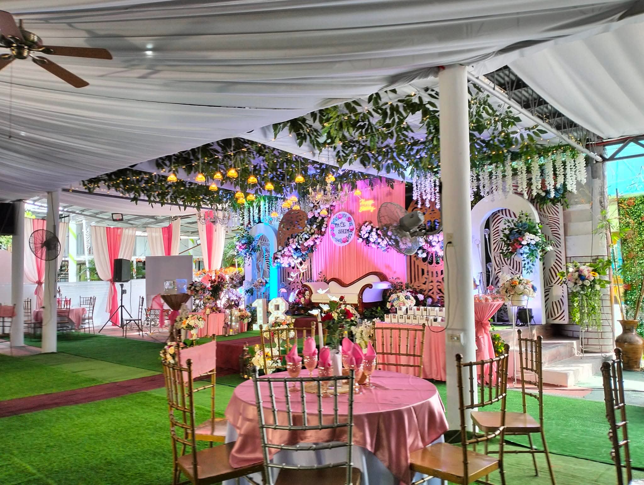 Jopats Hotel and Resort